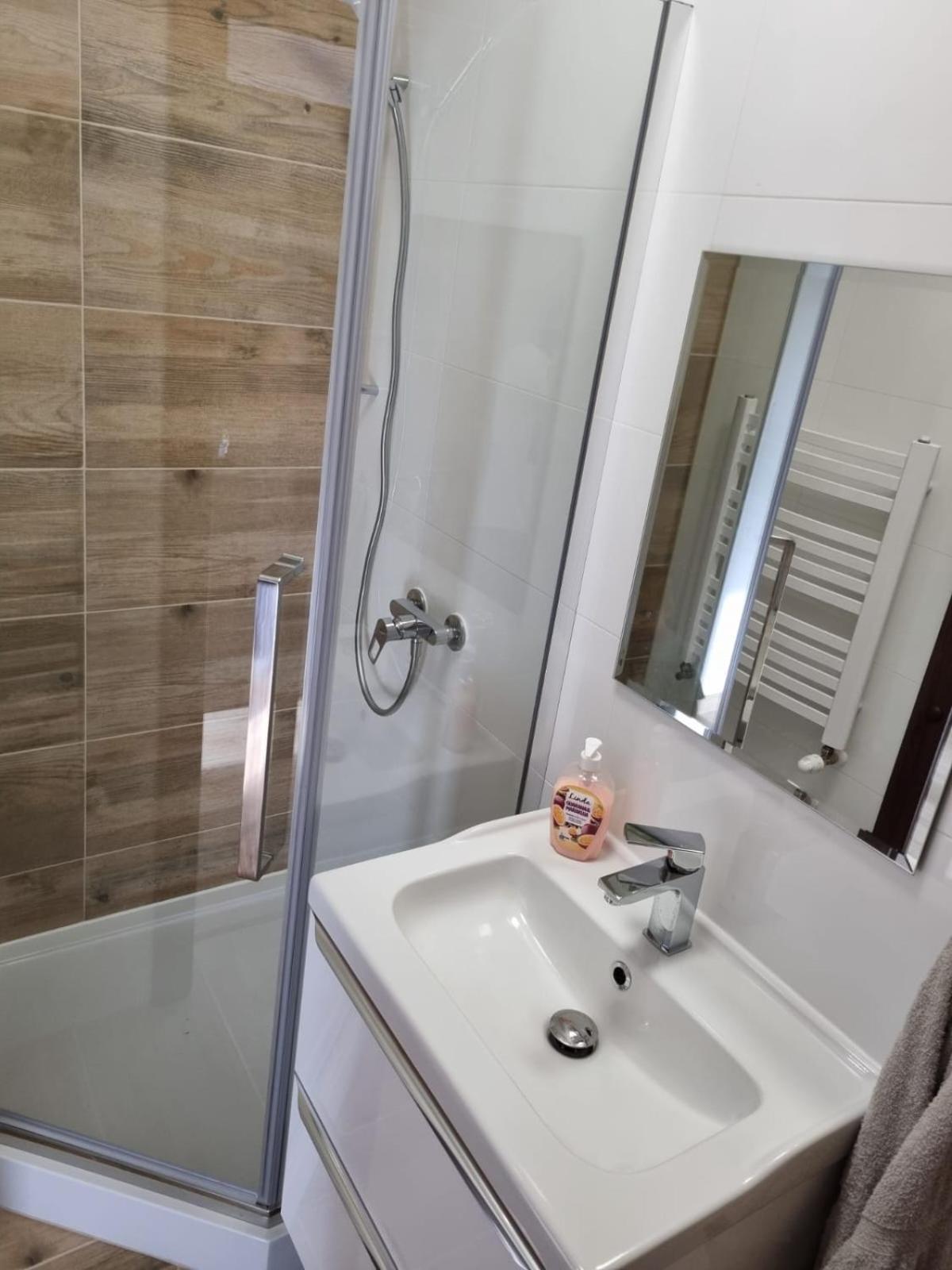 Apartamento Dom Na Ubocy Groń Exterior foto